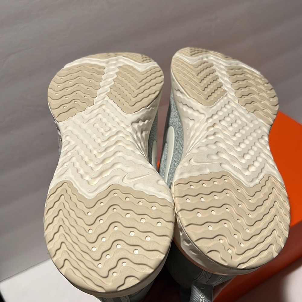 NIKE Odyssey React shoes - Picture 7 of 8